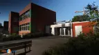 Schulgebäude Haupteingang WKO